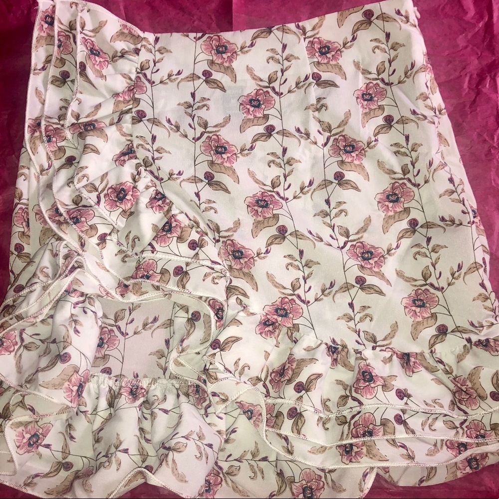 New Unused Ruffle Split Let Skirt - Picture 2 of 3